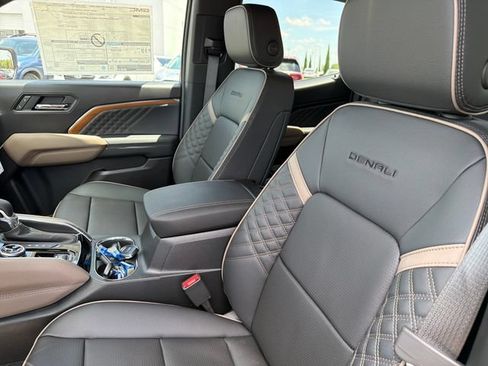 New 2026 GMC Canyon Denali AWD/4WD image 20