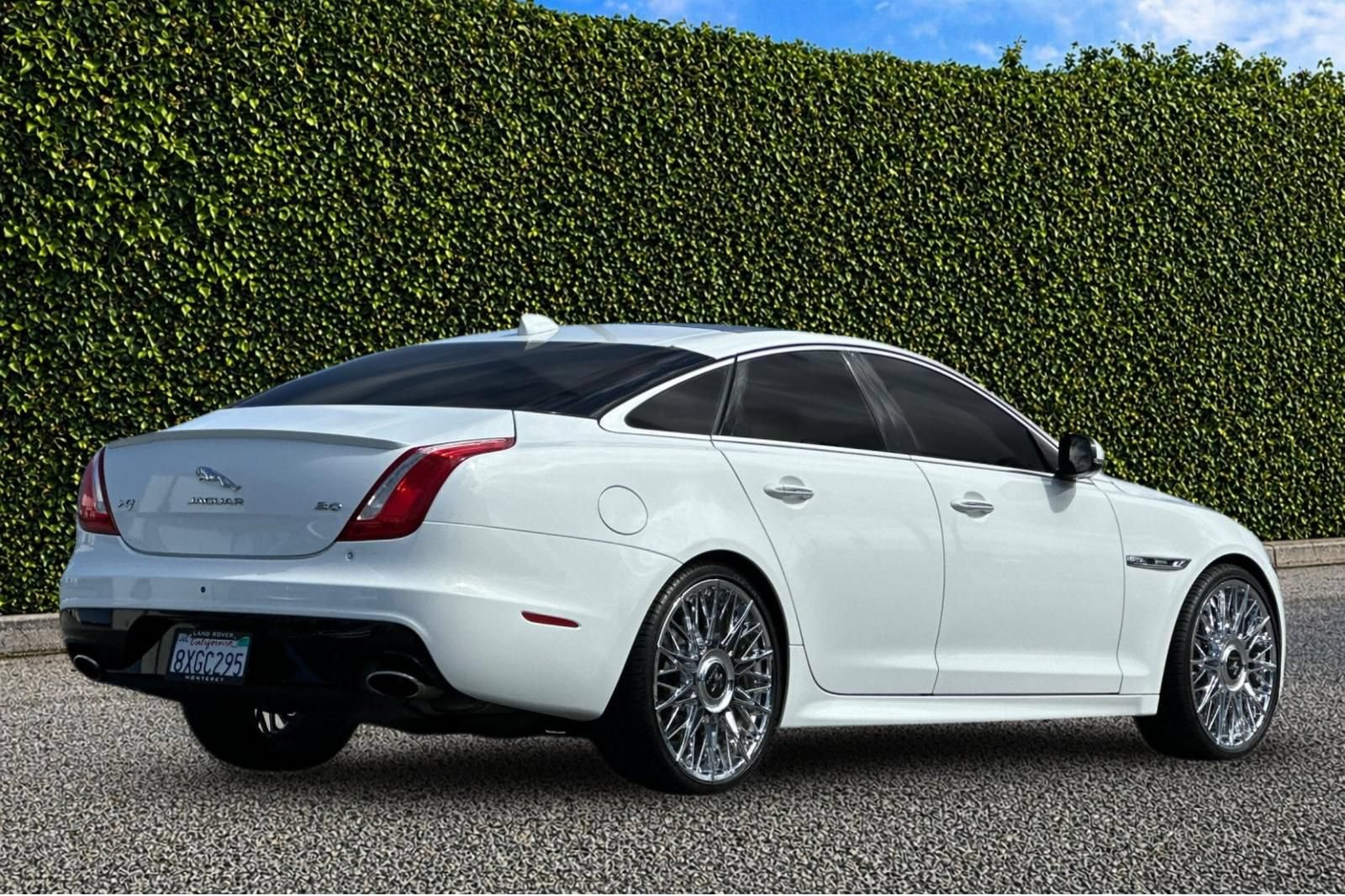 Used 2016 Jaguar XJ R-Sport RWD image 4