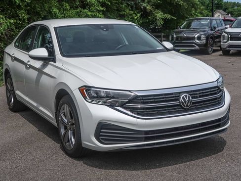 Used 2023 Volkswagen Jetta SE FWD image 6