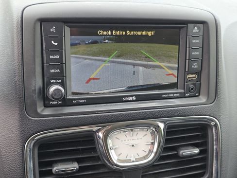 Used 2014 Chrysler Town & Country Touring-L w/ Trailer Tow Group FWD image 22