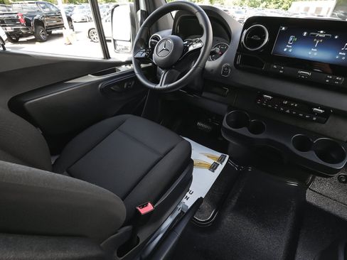 Used 2026 Mercedes-Benz Sprinter 2500 image 34