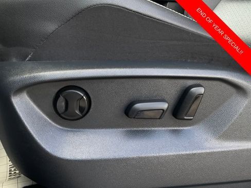 Used 2021 Volkswagen Tiguan SE image 12