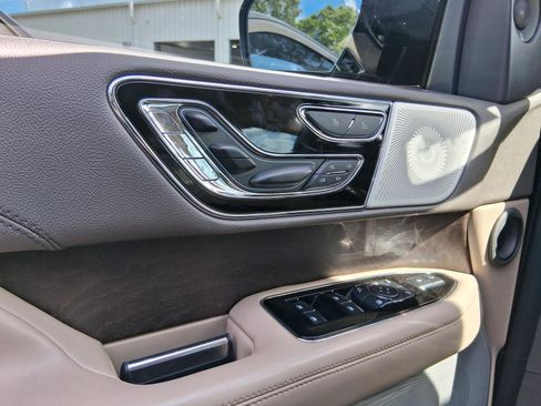 Used 2024 Lincoln Navigator Reserve AWD/4WD image 5