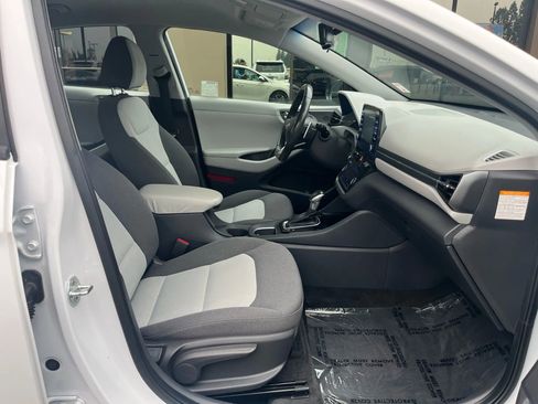 Used 2020 Hyundai Ioniq SE image 11