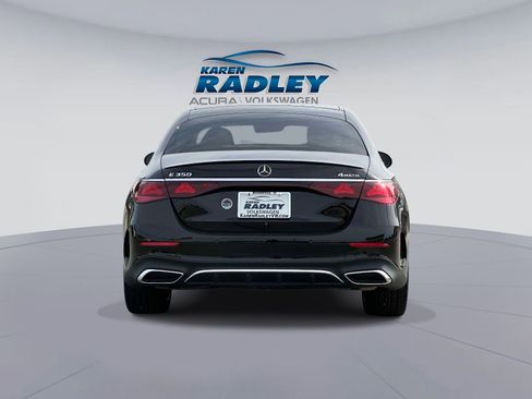 Used 2025 Mercedes-Benz E 350 4MATIC Sedan image 3
