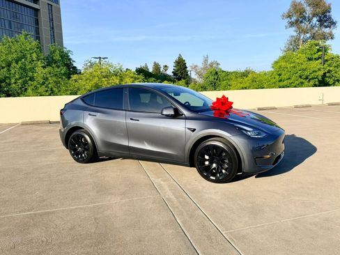 Used 2022 Tesla Model Y Long Range AWD/4WD image 4