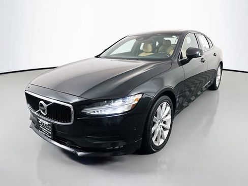 Used 2017 Volvo S90 T6 Momentum w/ Vision Package image 3