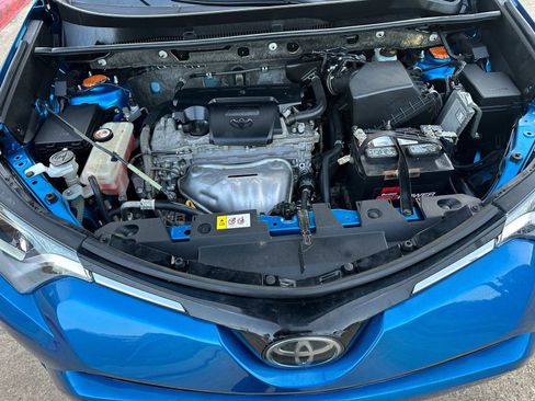Used 2018 Toyota RAV4 LE FWD image 32
