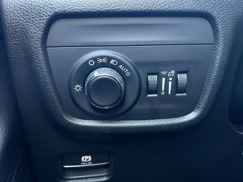 New 2025 Jeep Grand Cherokee L Altitude image 12