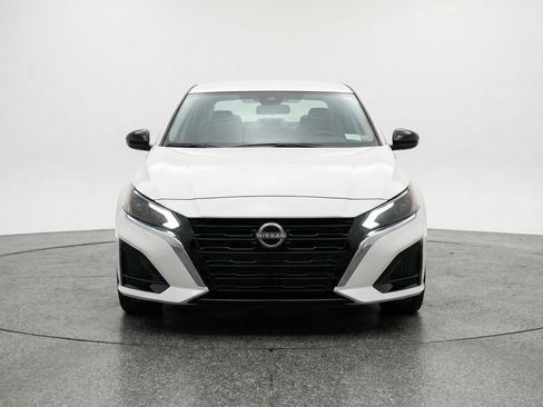 Used 2025 Nissan Altima 2.5 SV image 2