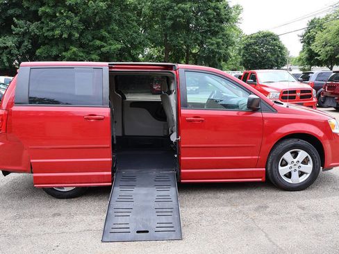 Used 2013 Dodge Grand Caravan SE FWD image 2