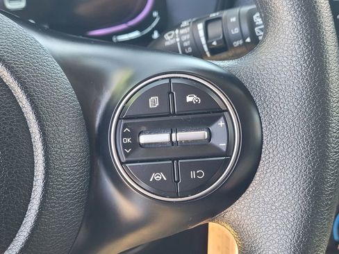 Used 2025 Kia Soul LX FWD image 14