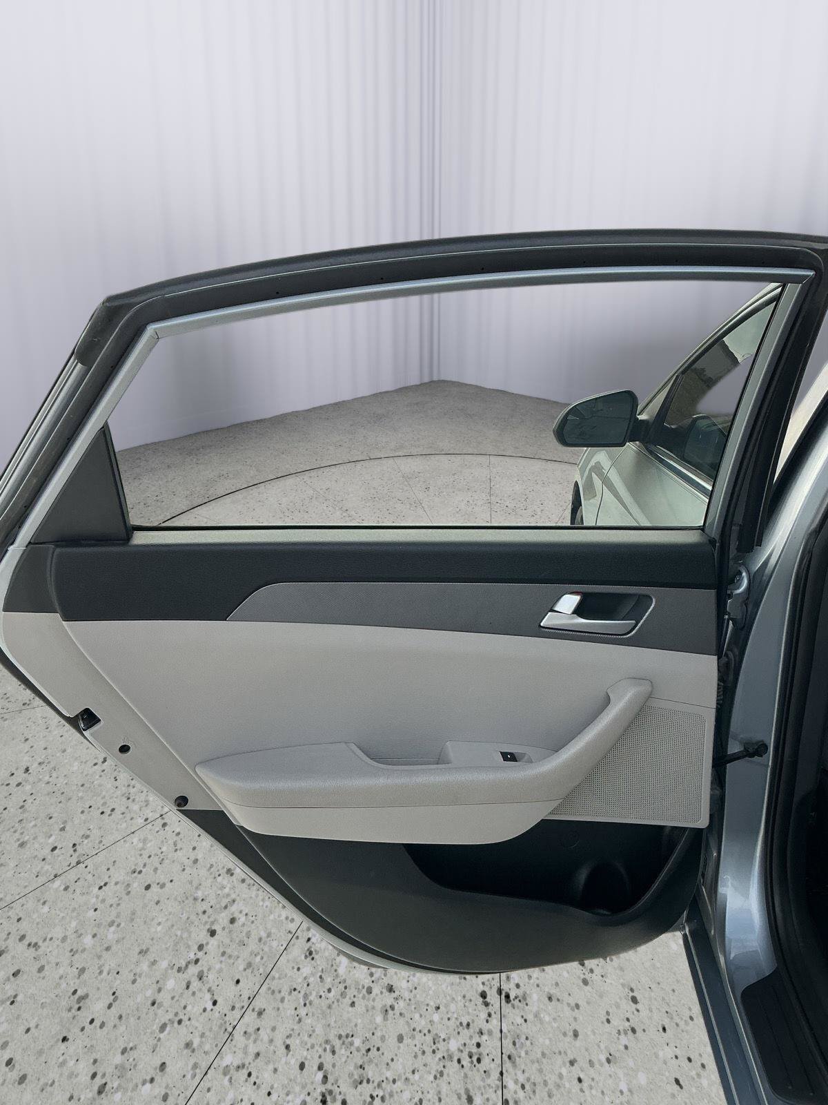 Used 2016 Hyundai Sonata SE FWD image 19