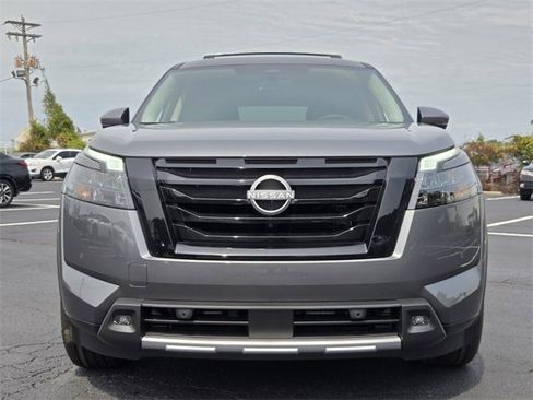New 2025 Nissan Pathfinder Platinum w/ Black Appearance Package image 6