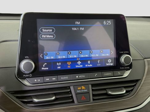 Used 2024 Nissan Altima 2.5 SV image 16