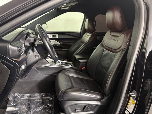 Used 2022 Ford Explorer Platinum w/ Premium Technology Package image 19