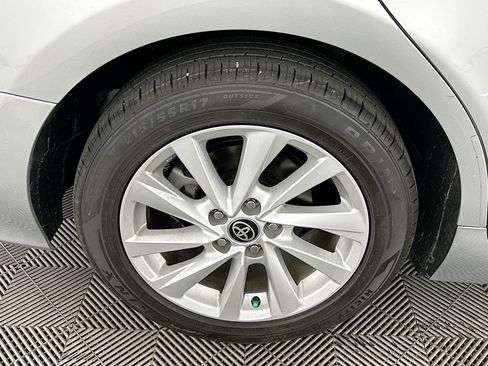 Used 2021 Toyota Camry LE image 11