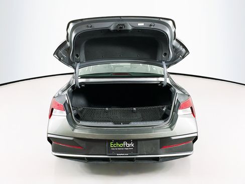 Used 2024 Hyundai Elantra SEL image 28