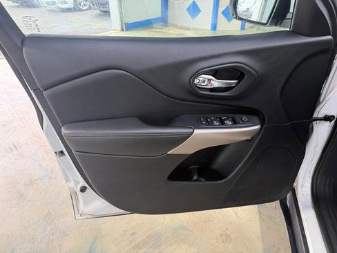 Used 2017 Jeep Cherokee Limited FWD image 15