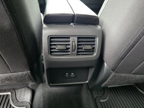Used 2023 Nissan Rogue SV AWD/4WD image 25