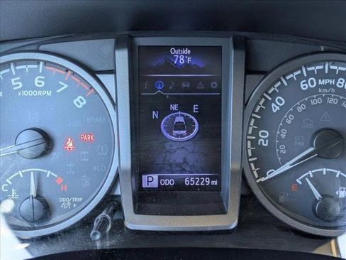 Used 2018 Toyota Tacoma TRD Sport w/ Technology Package RWD image 11