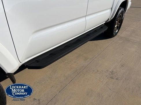 Used 2018 Toyota Tacoma TRD Sport w/ Technology Package image 9