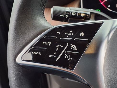 Used 2025 Mercedes-Benz GLC 300 image 10