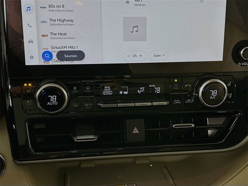 Used 2023 Toyota Highlander Platinum image 17