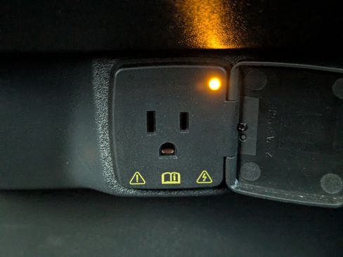 Used 2025 Ford Expedition Tremor AWD/4WD image 13
