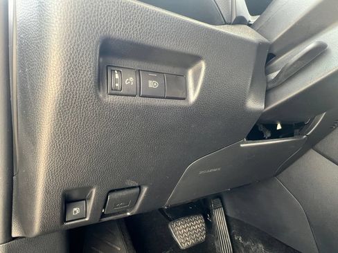 Used 2025 Toyota RAV4 XLE AWD/4WD image 13