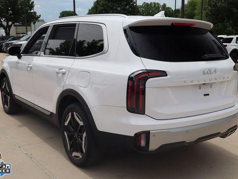 Used 2024 Kia Telluride EX w/ EX Captain's Chair Package FWD image 6