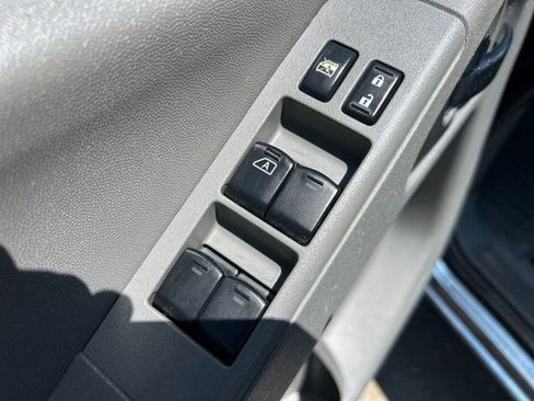 Used 2018 Nissan Frontier SV AWD/4WD image 12