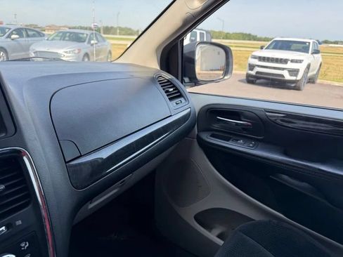 Used 2017 Dodge Grand Caravan SE FWD image 16