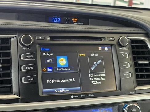Used 2018 Toyota Highlander Plus FWD image 19