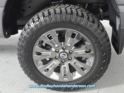 Used 2019 Nissan Titan SV w/ SV Convenience Package RWD image 10
