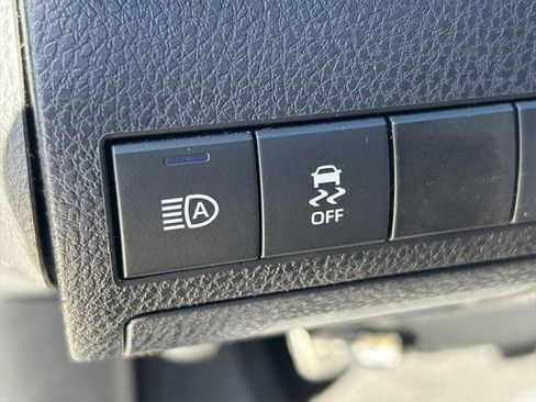 Certified 2021 Toyota Camry SE image 23