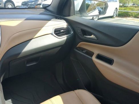 Used 2022 Chevrolet Equinox Premier FWD image 20