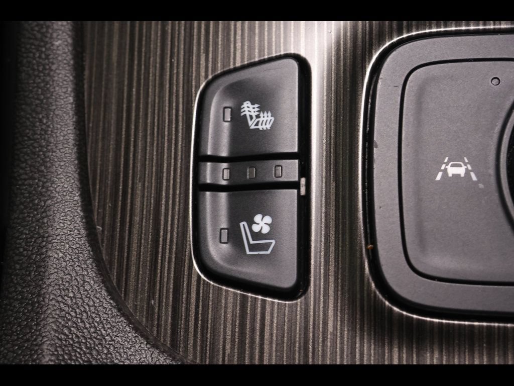 Used 2023 GMC Acadia SLT w/ Elevation Edition FWD image 17
