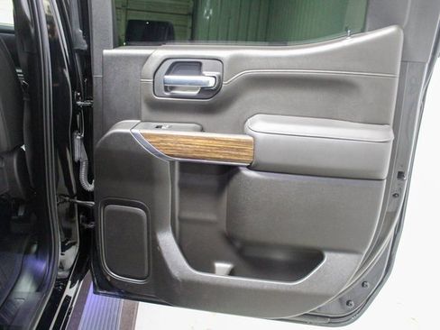 Used 2022 Chevrolet Silverado 1500 High Country w/ Technology Package image 16