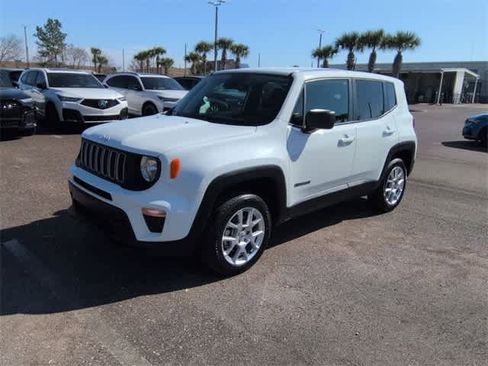 Used 2023 Jeep Renegade Latitude image 4