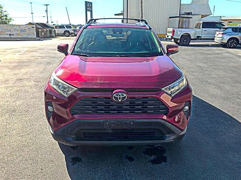 Used 2019 Toyota RAV4 XLE w/ Convenience Package image 2