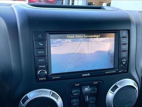 Used 2015 Jeep Wrangler Unlimited Sahara w/ Max Tow Package image 13