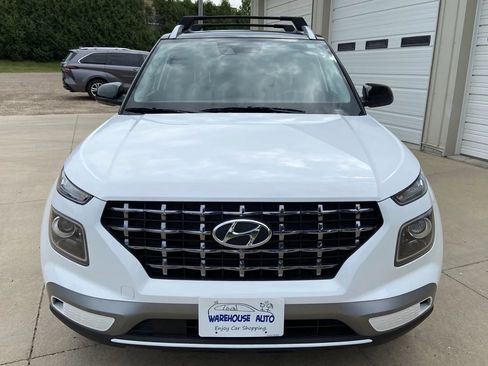 Used 2022 Hyundai Venue Limited FWD image 3