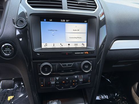 Used 2017 Ford Explorer XLT w/ Equipment Group 202A FWD image 29