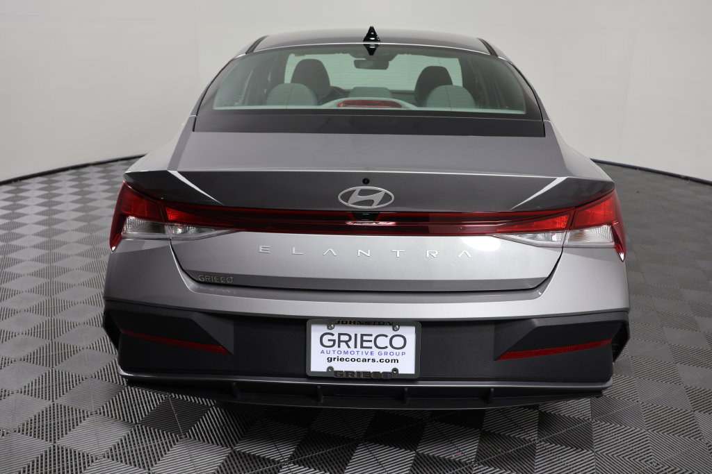 Certified 2024 Hyundai Elantra SEL FWD image 7