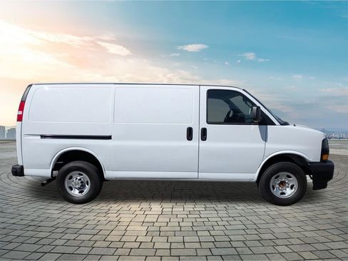 Used 2024 Chevrolet Express 2500 RWD image 4