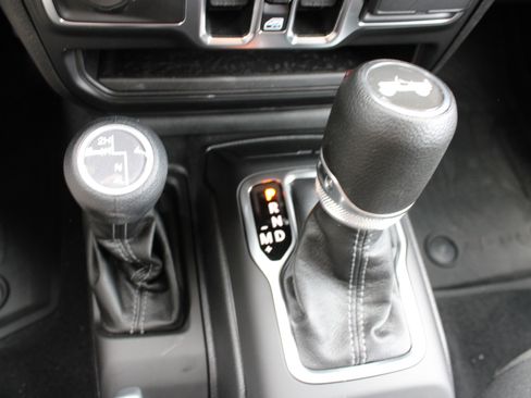 Used 2025 Jeep Wrangler Unlimited Sport AWD/4WD image 24