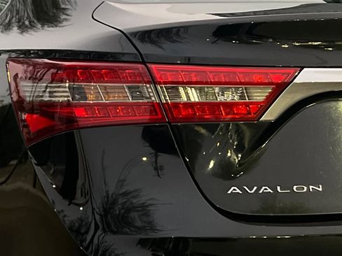 Used 2016 Toyota Avalon Touring image 17