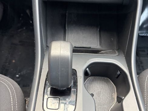 Used 2024 Volvo XC40 B5 Core image 16