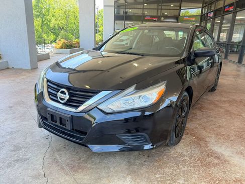 Used 2016 Nissan Altima 2.5 S w/ Power Driver Seat Package FWD image 3